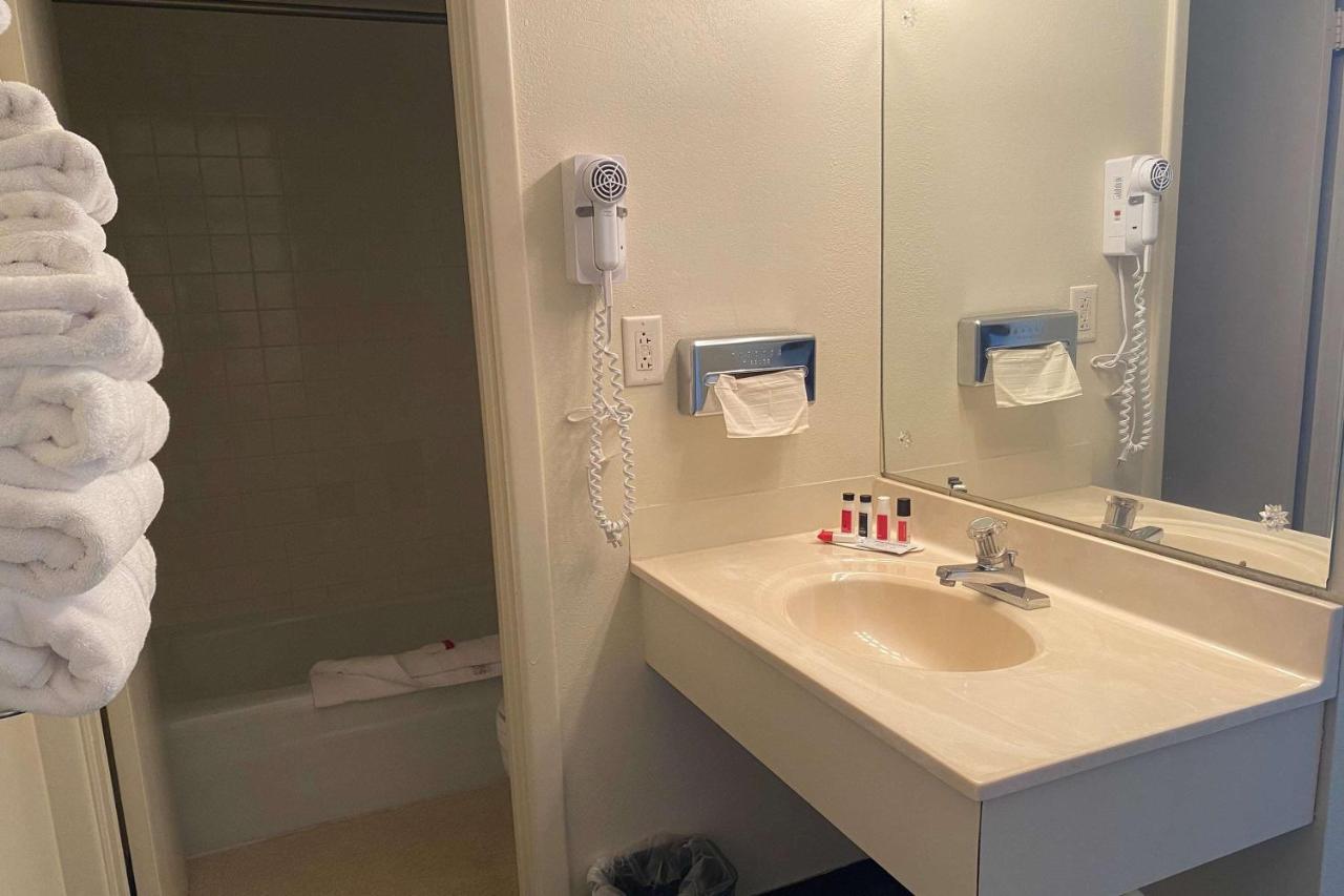 Travelodge By Wyndham Powell Eksteriør billede